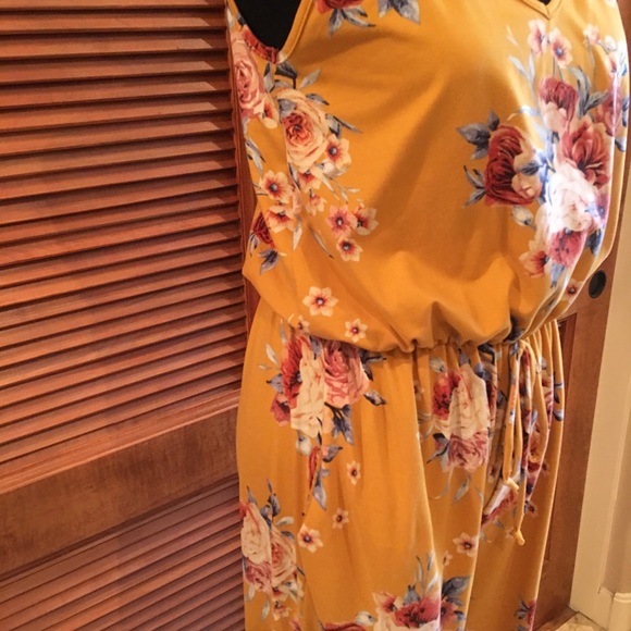 ❤️markdown❤️Soft & comfy Jodifl floral jumpsuit - Picture 4 of 8